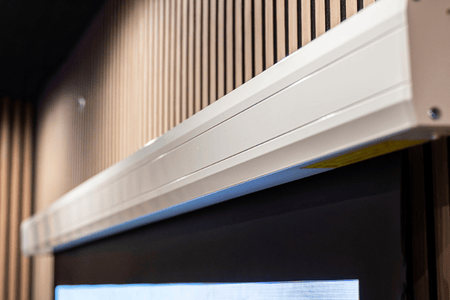 HiViLux® ALR Akustik Tension-Motorleinwand – HiViGrey Cinema 5DMP micro perforated– Schwarz/Weiß